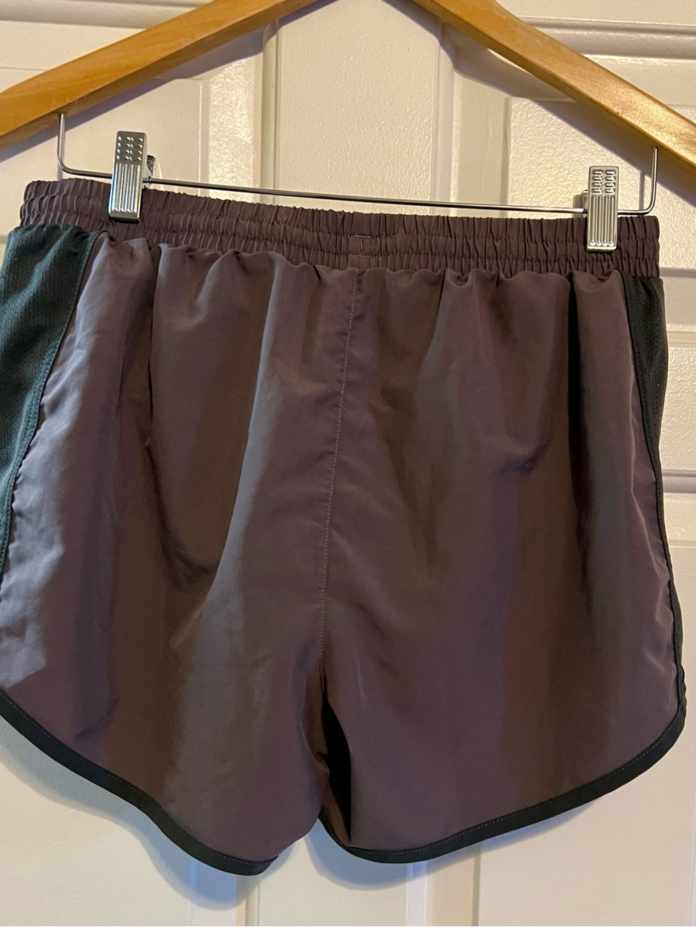 Under Armour Fly By 2.0 Plum Purple Mesh Panel Running Shorts - Size M - Picture 3 of 6